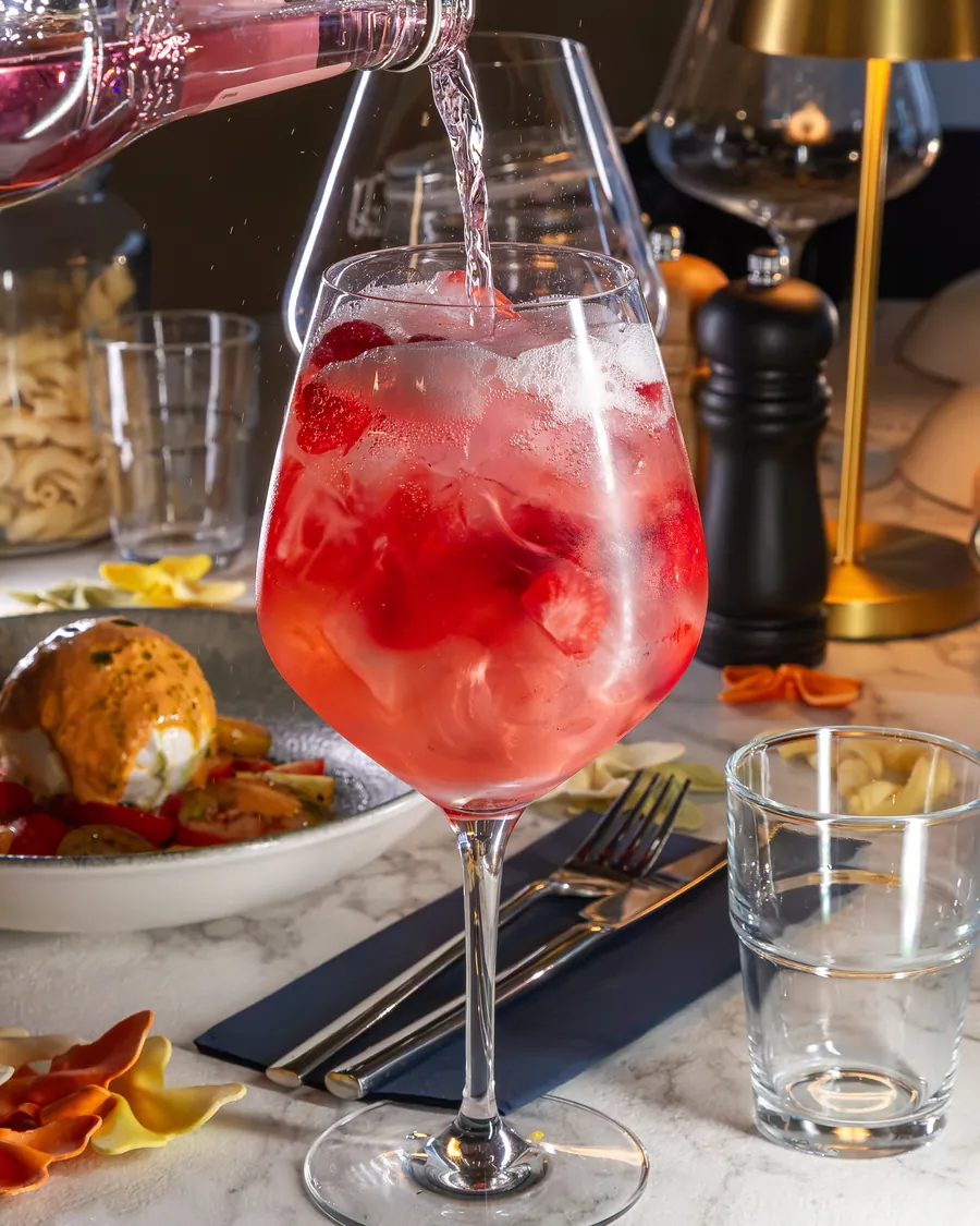 Aperitivo med jordbær hos Pasta Vino